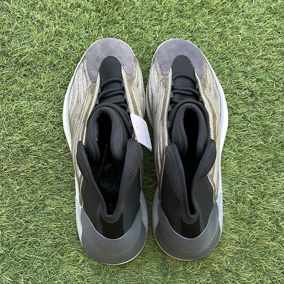 Adidas Yeezy Quantum - Picture 4 of 5